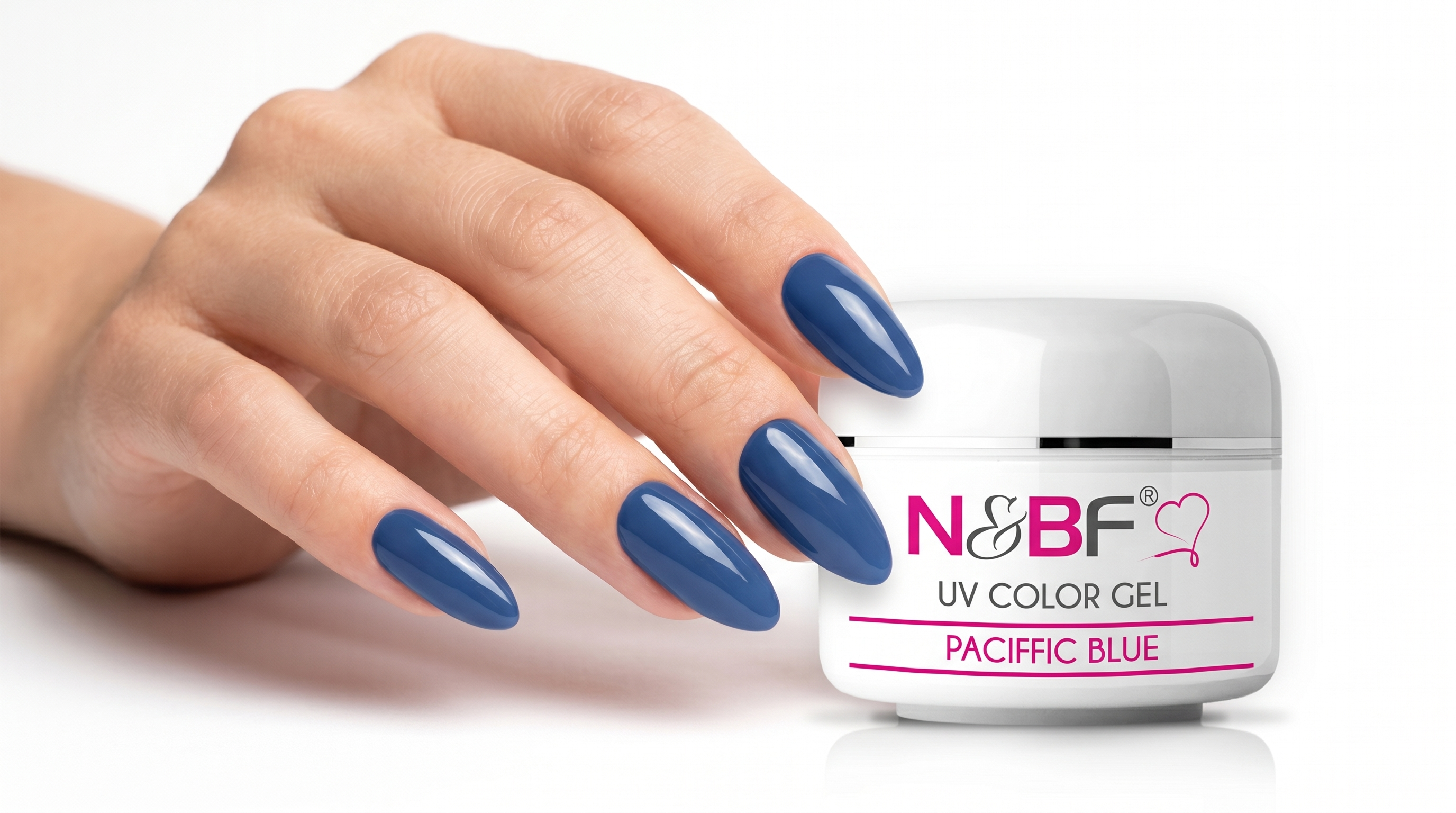 Dunkelblaue Gelnägel mit dem N&BF UV Farbgel Pacific Blue