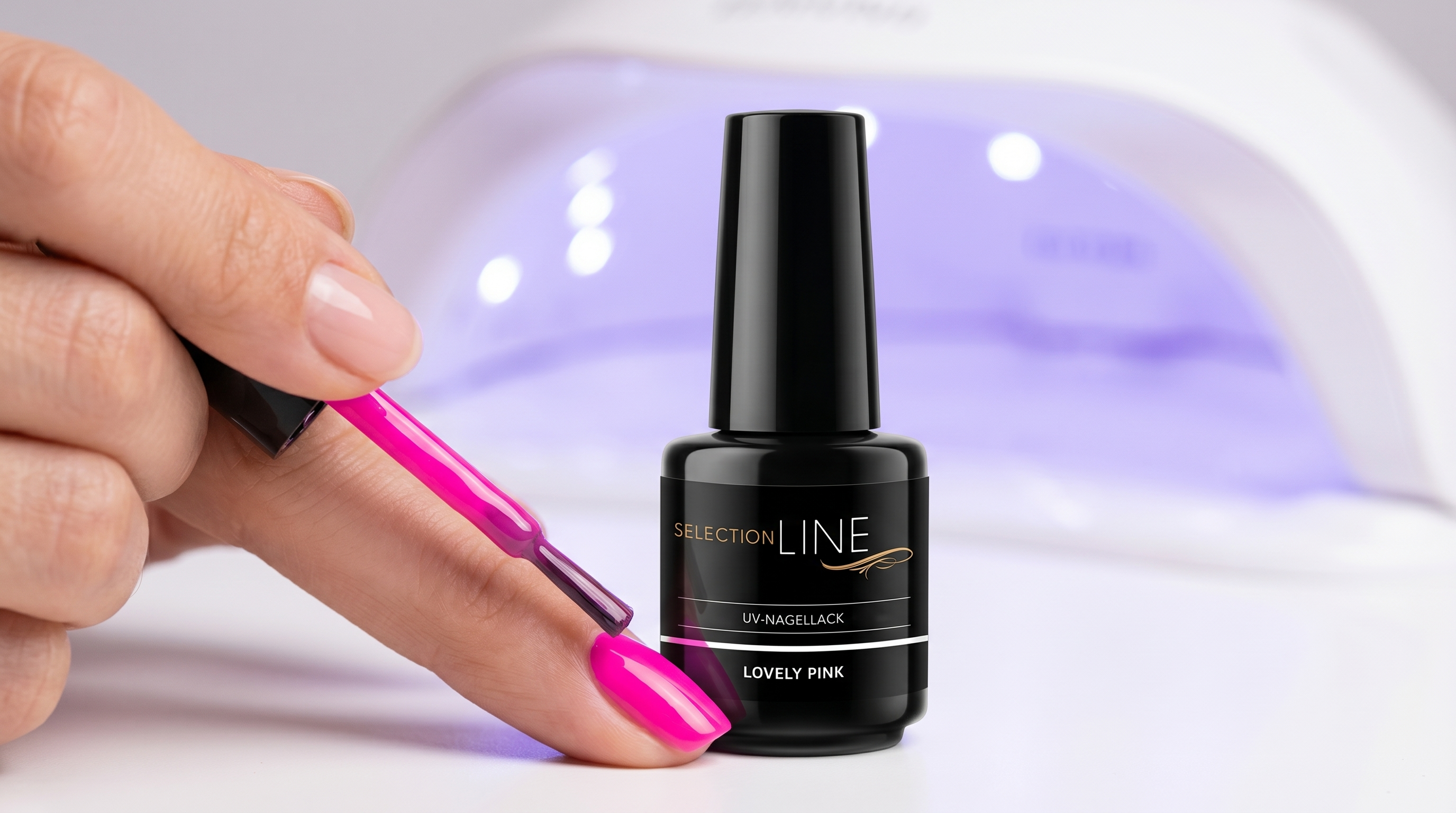 UV-Nagellack dünn auftragen mit dem N&BF Selection Line Lovely Pink unter der UV-Lampe