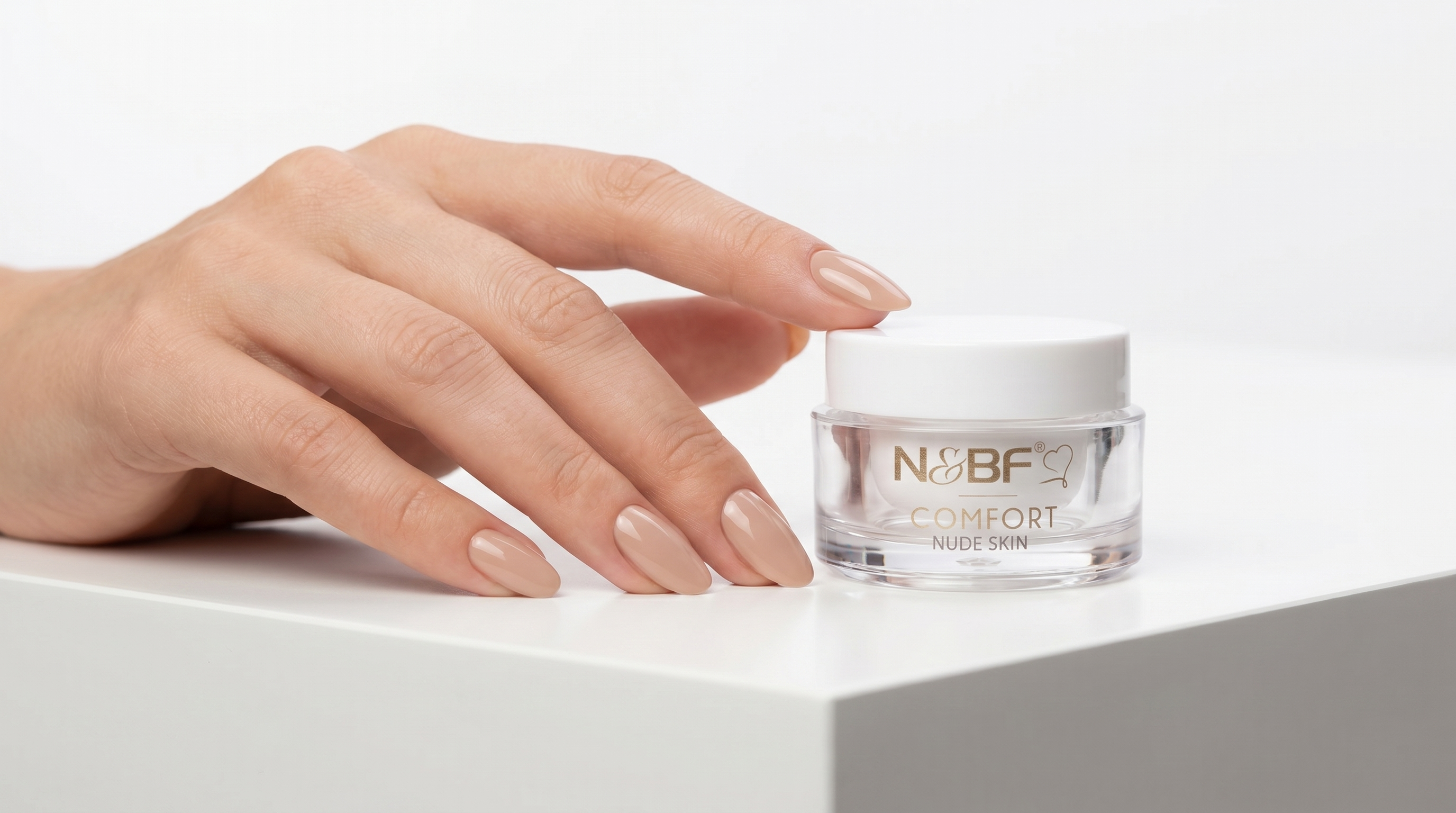 Nude Nägel: den passenden Ton finden und selber machen
