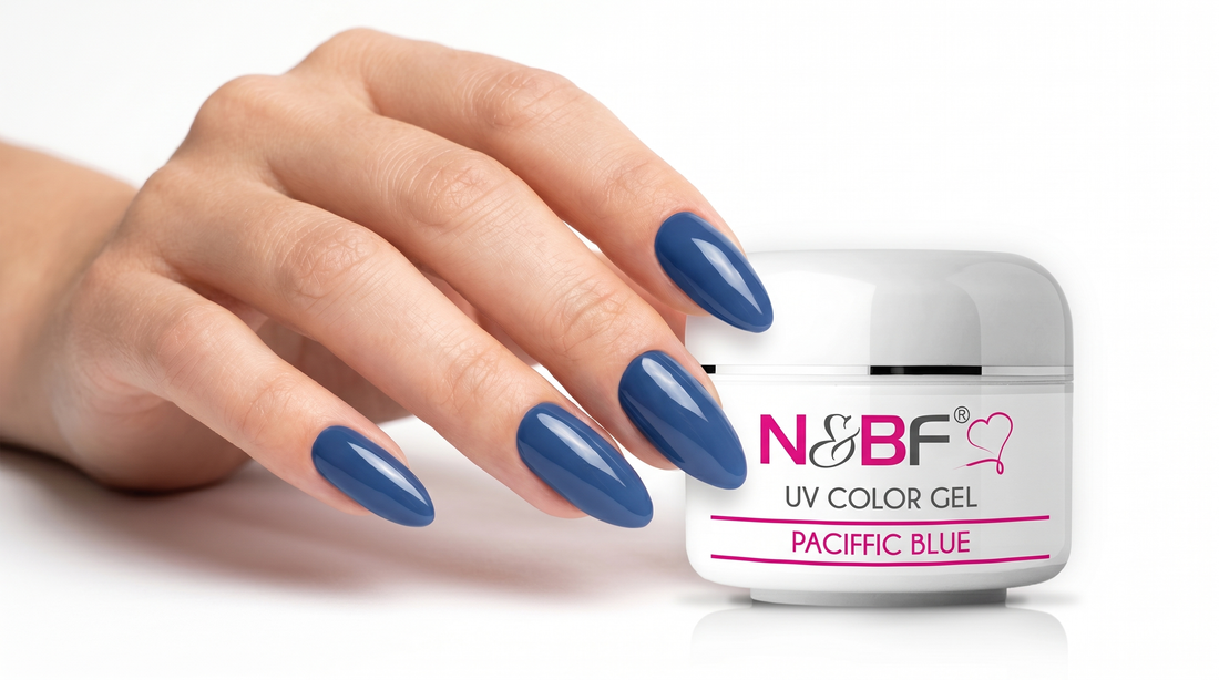 Nageldesign in Blau