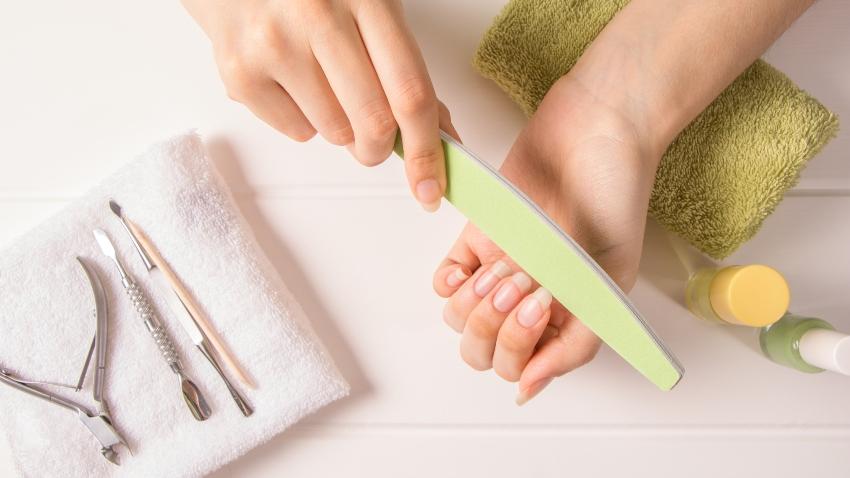 Mit der richtigen Nagelfeile die Nägel in Form bringen