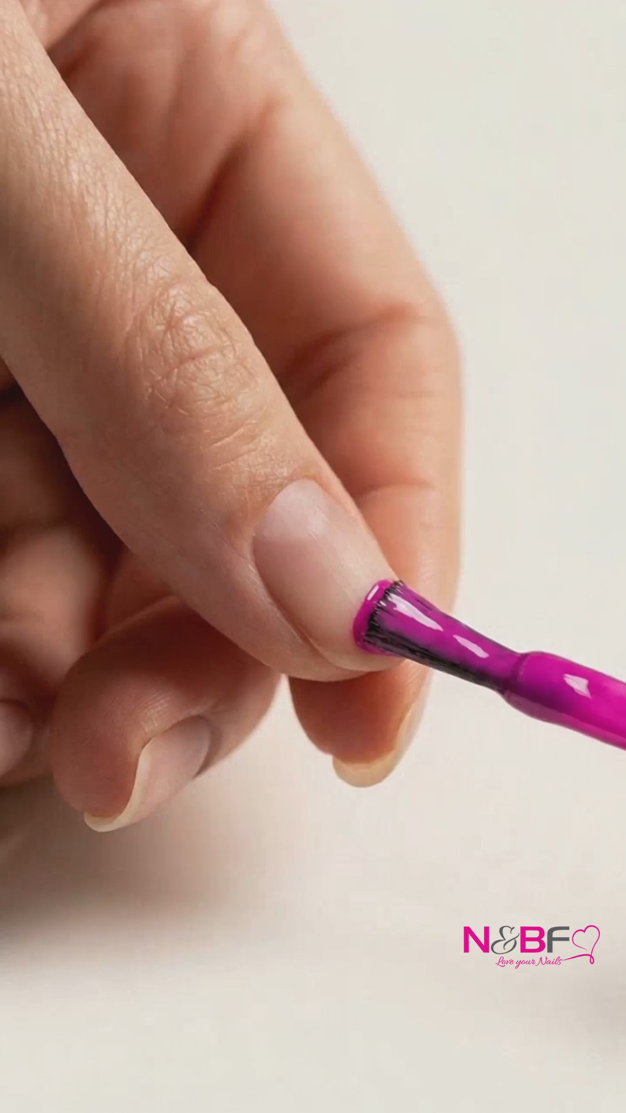Video laden: Nails-Factory-Shop-UV-Nagellack-Gellack-Neon-Fuchsia