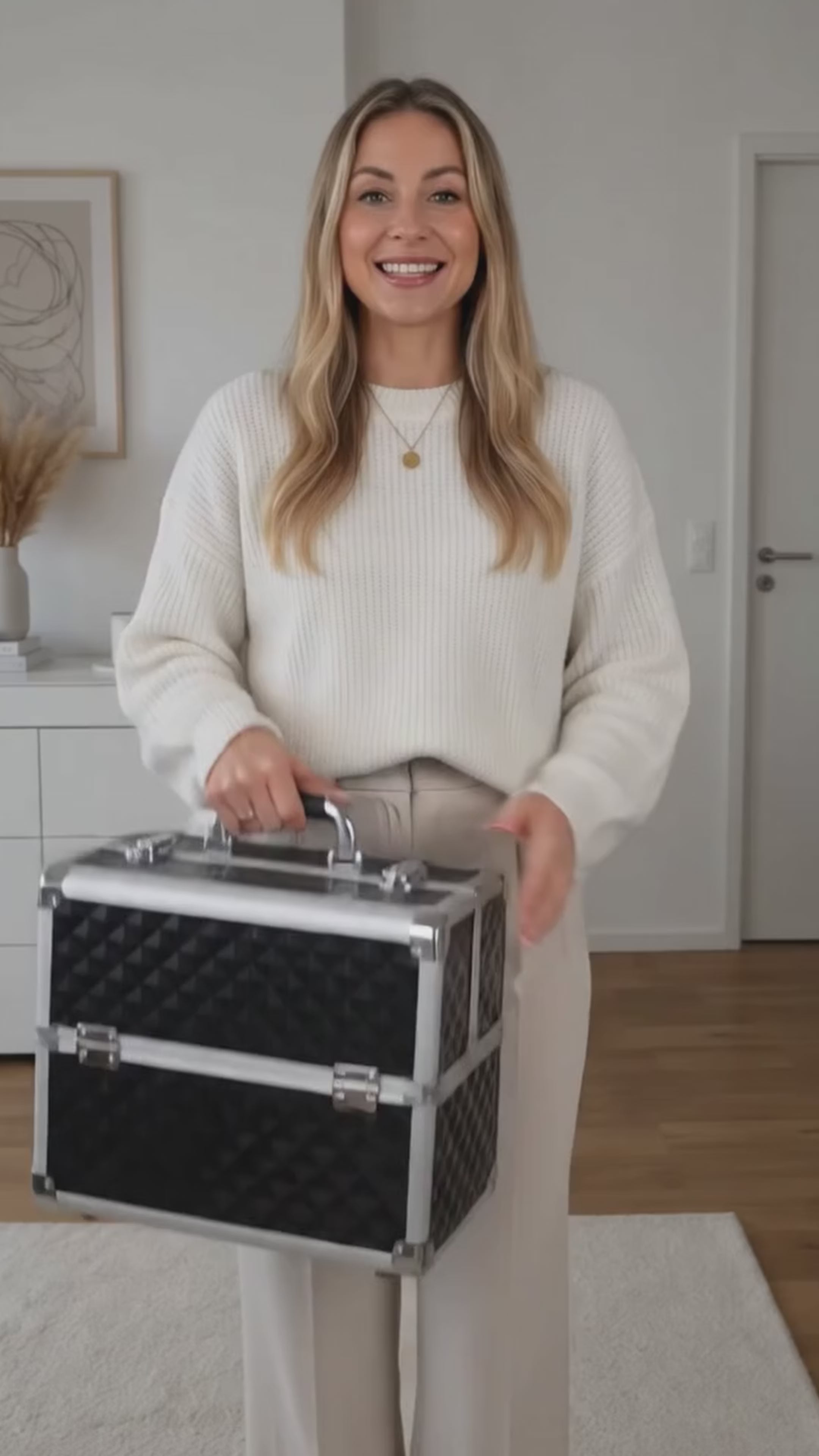 Video laden: Kosmetikkoffer Aluminium Schwarz Diamonds